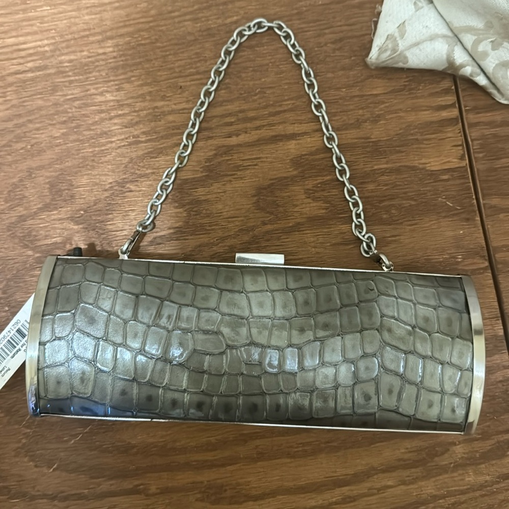Silver unlisted clutch